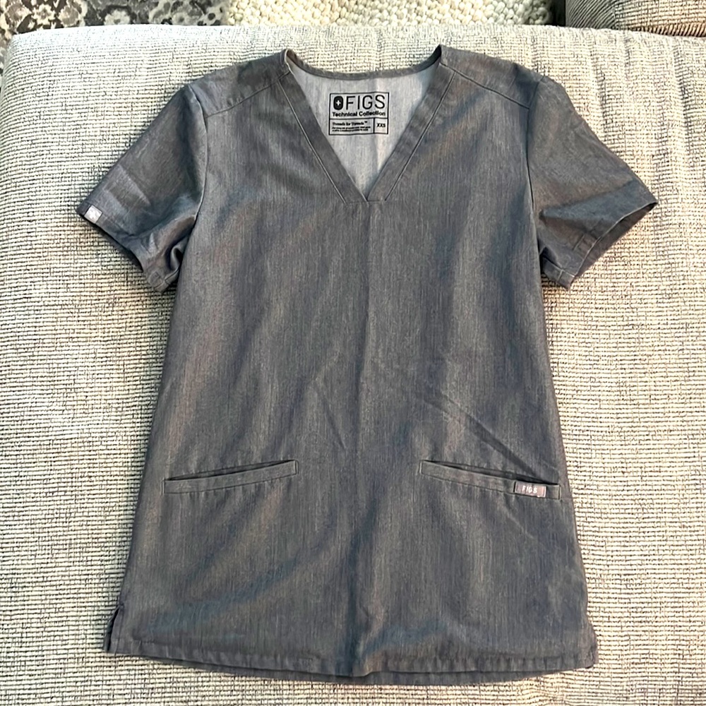 FIGS Casma 3-Pocket Scrub Top